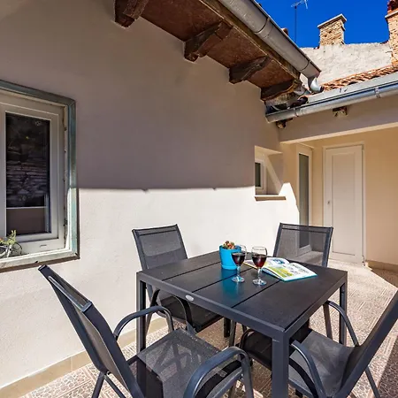 Old Tower Center Apartment Pula