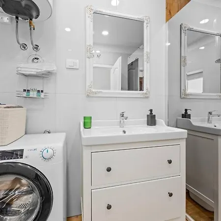 Old Tower Center Pula