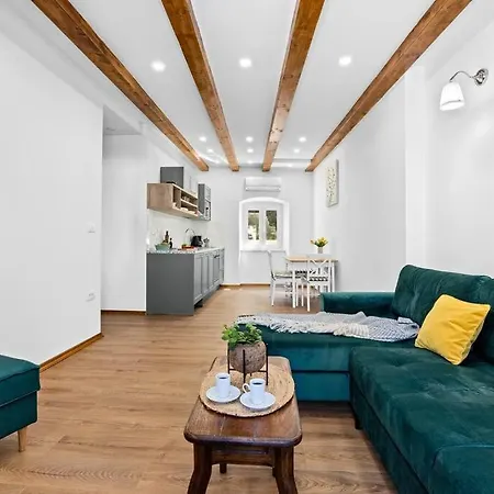 Old Tower Center Apartment Pula