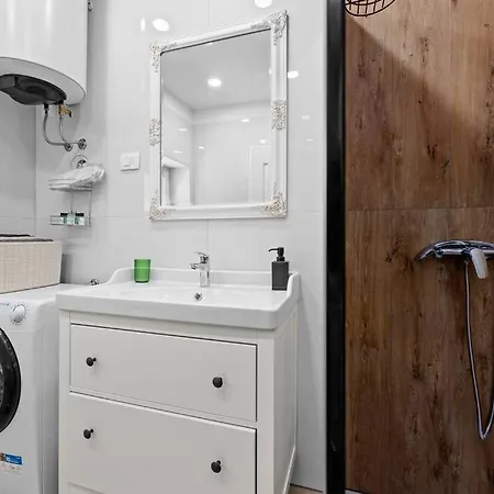 Old Tower Center Apartment *