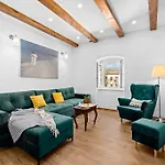 Old Tower Center Apartment Pula