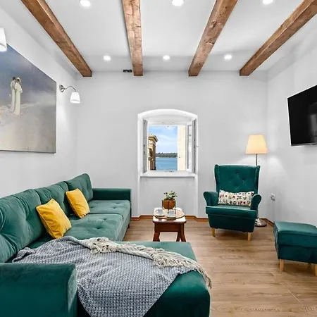 Old Tower Center Apartment *