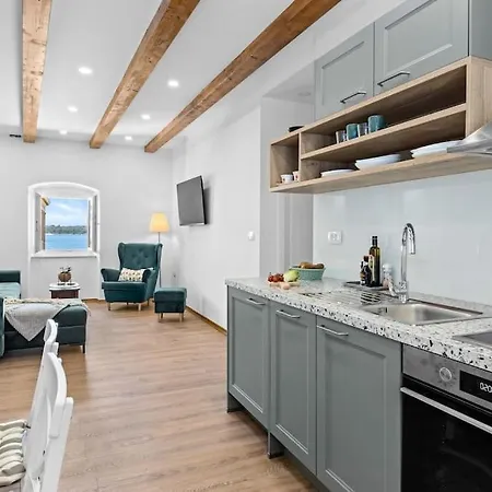 Old Tower Center Pula