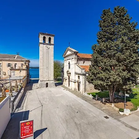 Old Tower Center Pula