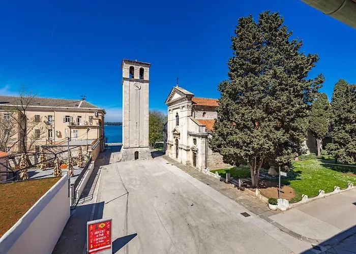 Old Tower Center Pula